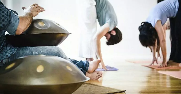 Aerial Yoga - pozycja 1